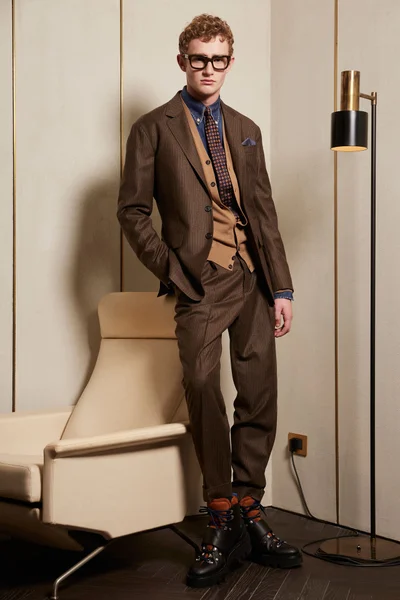 Look 28